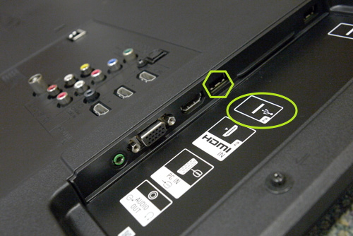  Sluit de USB-connector aan op uw Sony TV